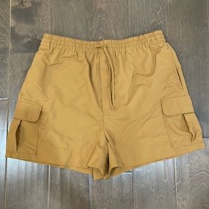 Madewell nylon cargo shorts. Size M. Worn once!